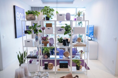 Cheerful Twentyfirst designed the space with a guest-first approach, aiming to effectively showcase Smartly's branding creative solutions while also offering a comfortable space for relationship-building.