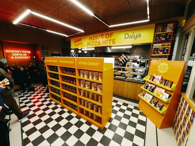 Inspired by the video rental stores of the past, the '90s-inspired pizza “rental store” allowed New Yorkers to “try before they buy” a slice from Daiya’s new pizza line.