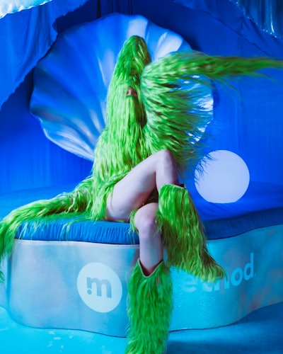 Method also partnered with hair artist Charlie Le Mindu to create four one-of-a-kind hair suits, inspired by Method’s new extended haircare line. Actors wearing the hair suits roamed the festival crowds, creating a fun, attention-grabbing moment.